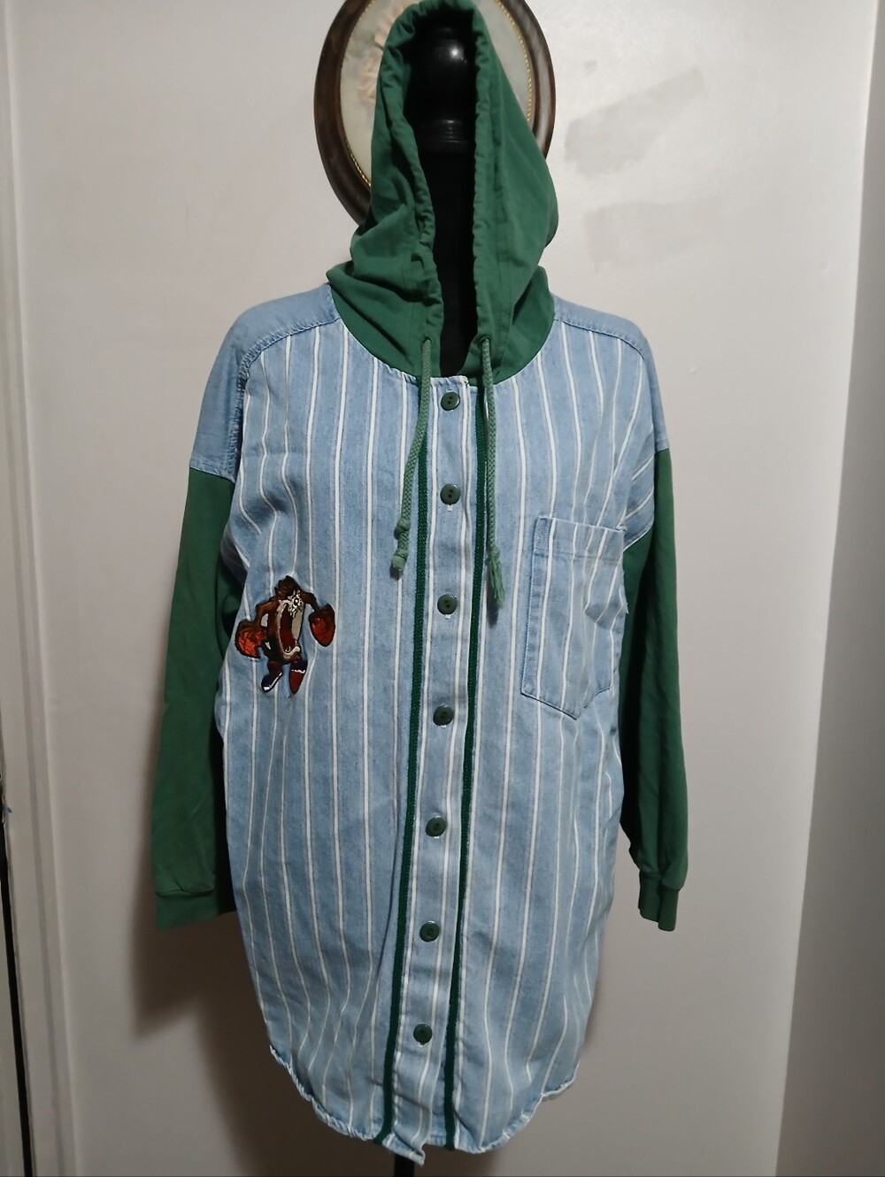 VTG Top Line USA Looney Tunes Taz Embroidered Striped Button Up Womens Large